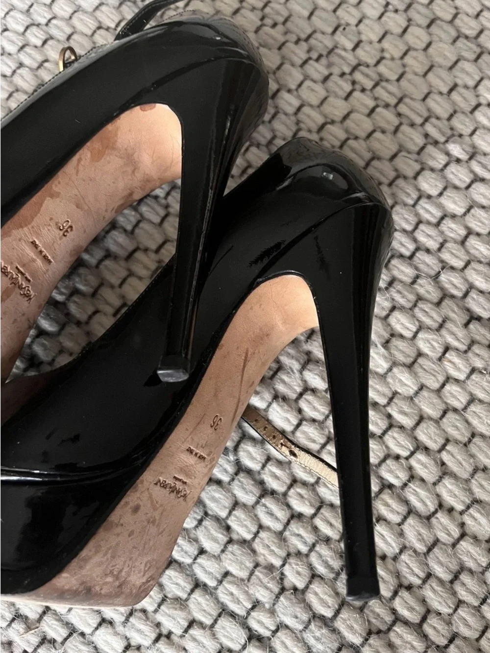 Yves Saint Laurent chic peep